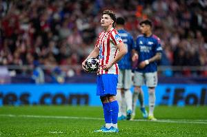 世体：巴萨不愿超1亿基础转会费报价小蜘蛛，可以加浮动或球员